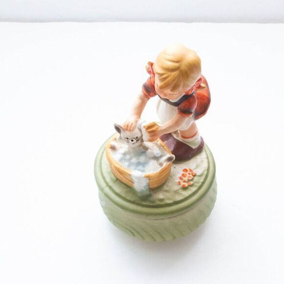 Vintage Japan Bisque Porcelain Girl Giving Cat A Bath Rotating Music Box Works - Picture 11 of 11